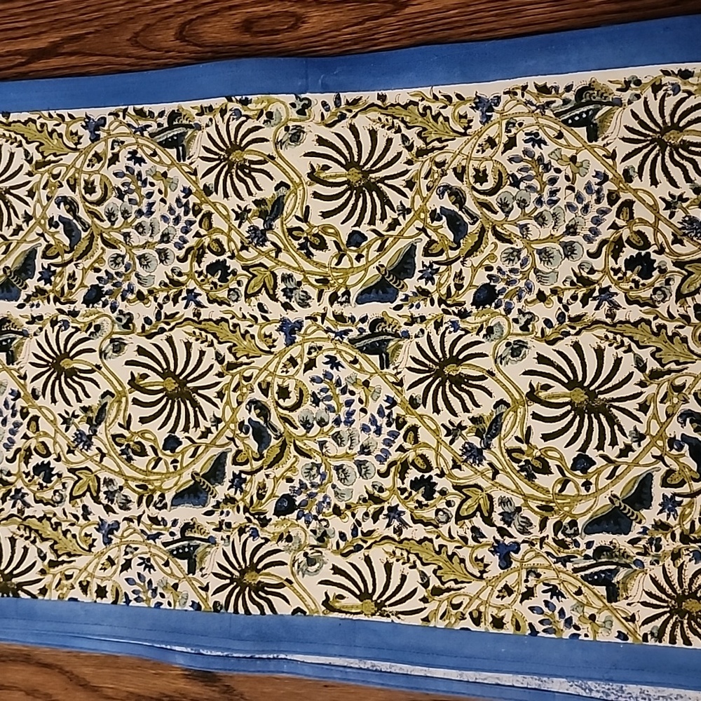 NWT Roberta Roller Rabbit Table Runner - Picture 3 of 5